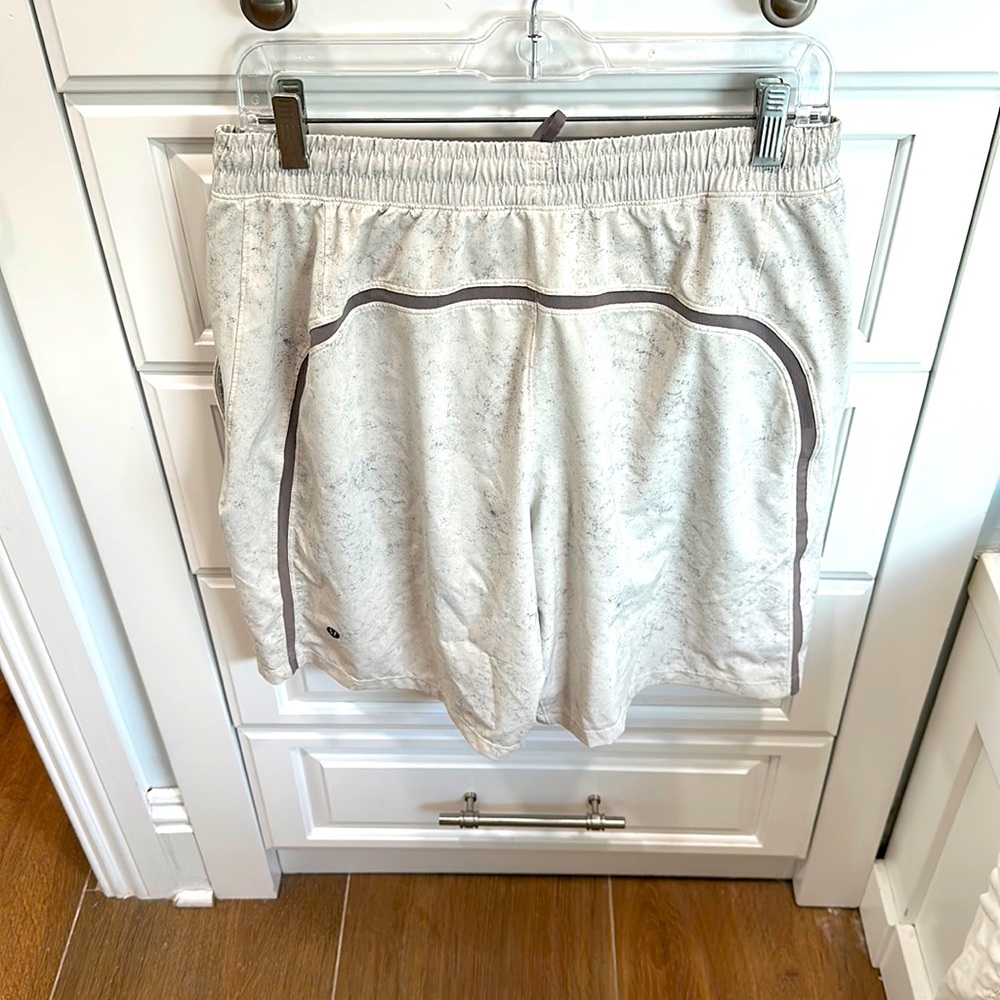 Men's Lululemon lined 9"short